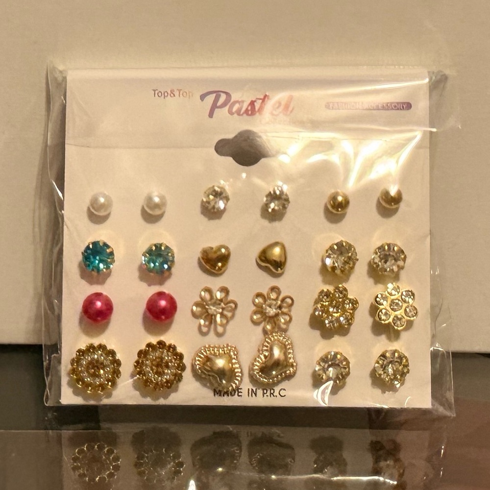 Stylish Stud Earring Set with Gold Accents - Picture 3 of 8